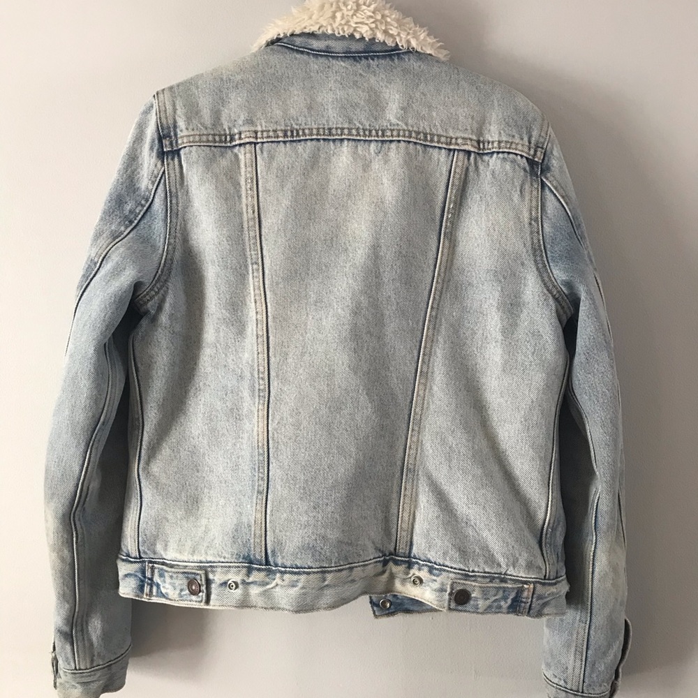 Women’s small Levi’s denim Sherpa jacket - Picture 2 of 3